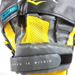 Everlast Mantis Punch Mitts -Curriculum & Resources shop g 68561 everlastpunchmittspr texture 003